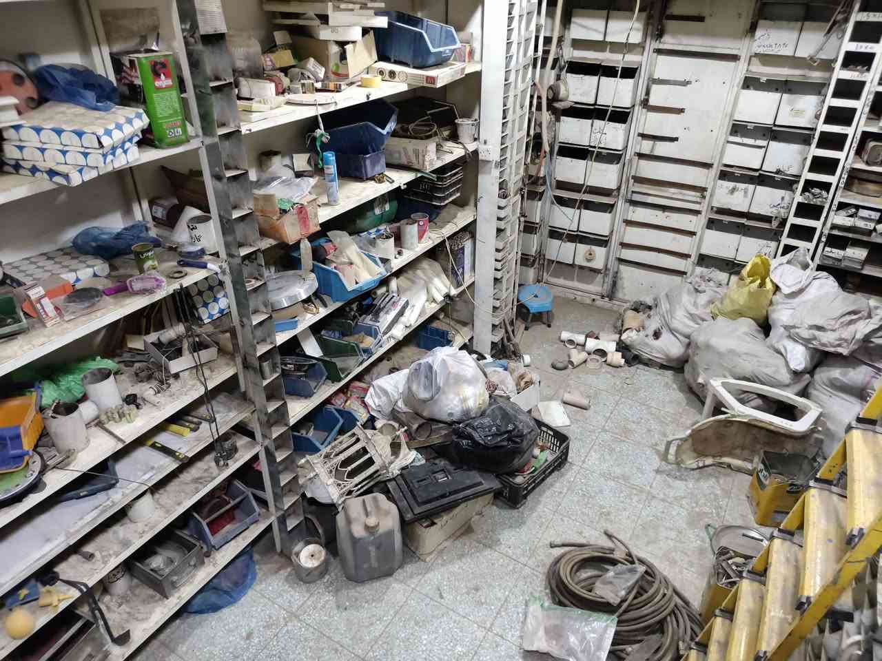 رفوف محل كاملة تصلح محل انشائية ، براغي ، عدد يدوية حديدهم ٢ملم درجه اولى للتواصل ***********
