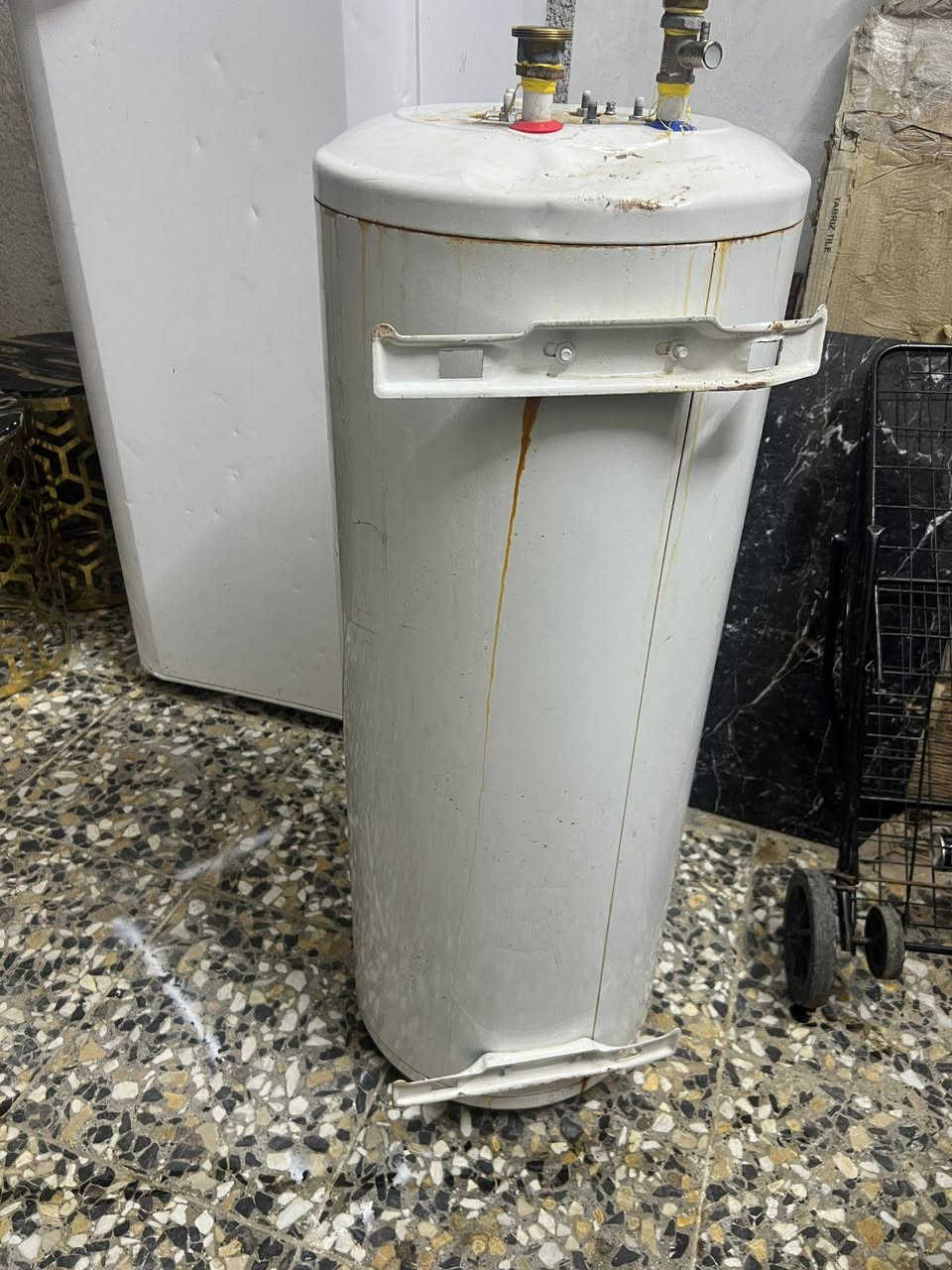 سلام عليكم غراض للبيع كلمن وسعرها ***********
