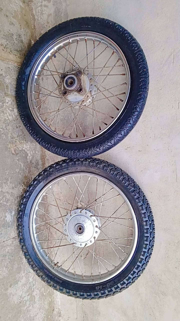 زوج.تايرات اصليات  خلفي وامامي  اربعه كير للبيع

مكلف بالنشر هاذه رقم.راعيهن ‏‪***********‬‏
