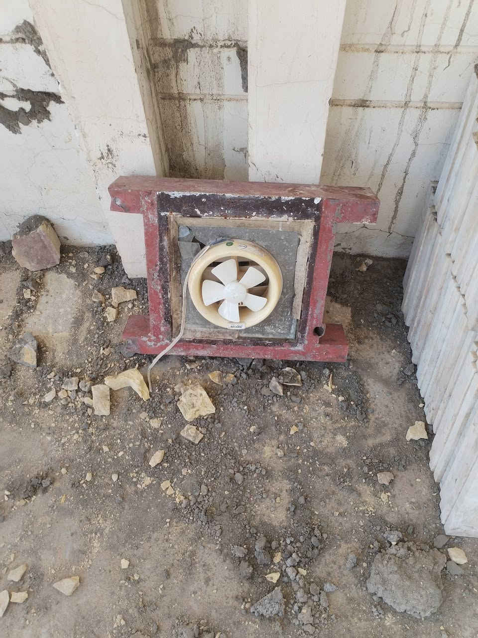 سلام عليكم متوفر غراض للبيع بيبان عدد٢ bvc نضيفات كلش مع شباك متر ونص في مترين مع فريم حديد مع شباك هوائي مال حمام مع الساحبة الاستفسار *********** عنوان حلة ابي غرق
