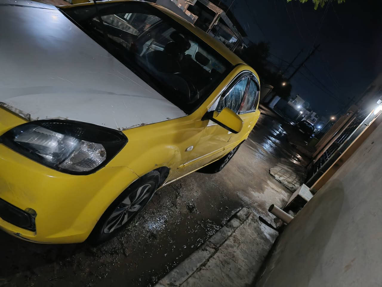 كيا ريو 2011 كوري 
رقم نينوى دولي هيئة غرامات صفر 
فول توماتيك من عدا لسلايت
بدون دواخل مبدل جاملغ فقط 
كير مكينة شرط تدفئة تبريد  
طخم جديد جاهزة من كل شي
 شغل وانزل عالشارع 
*********** اتصال/ واتساب
