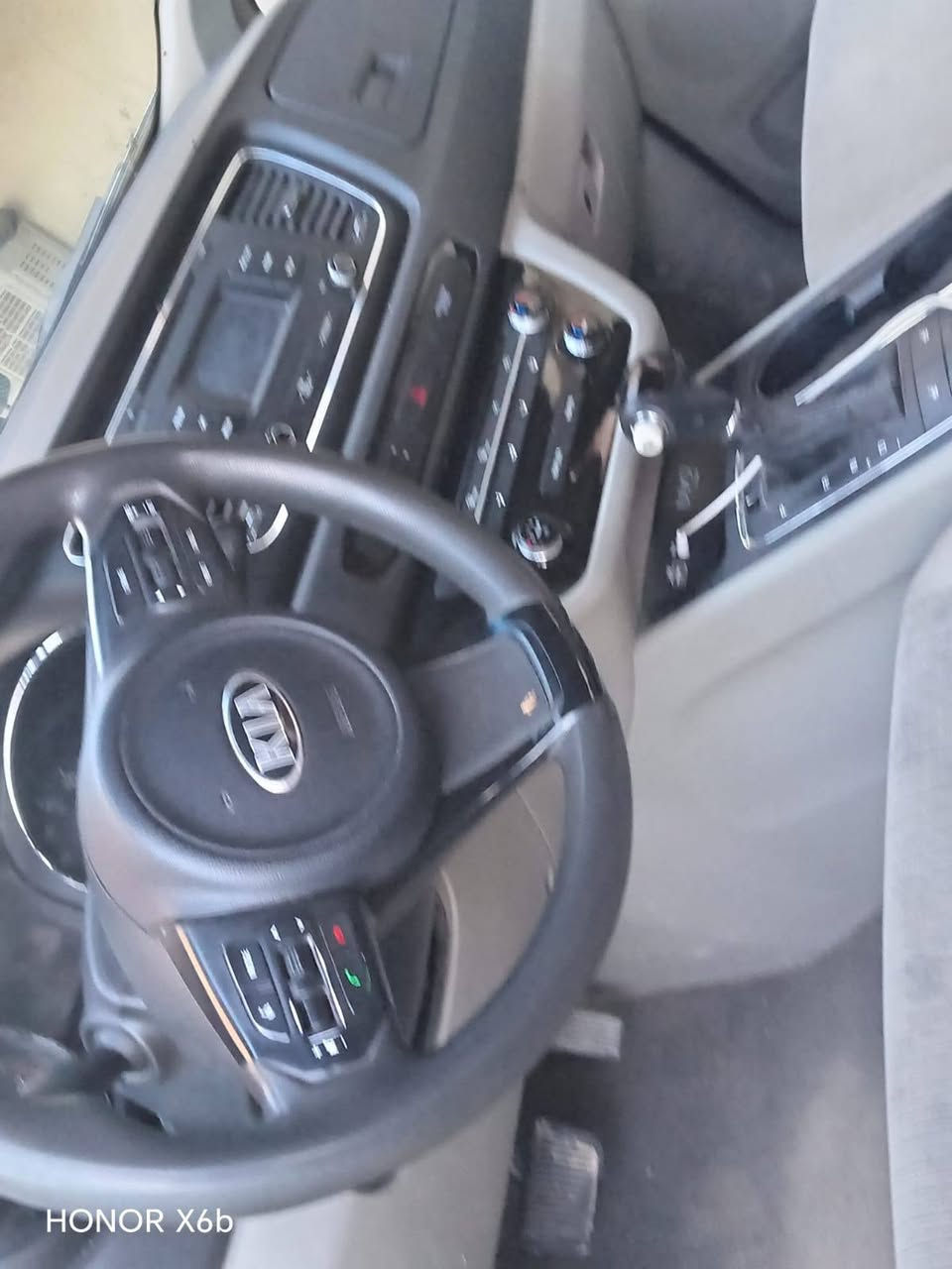 سلام اخوان بيع مستعجل كيه سيدونه 7 راكب  موديل 16 ادوات كص سياره جاهزه مكينه كير تبريد حداديه كله كفاله ماعده الكصه ما متوىمه مكانه الا انبار سعر 73 وبيه مجال ***********
