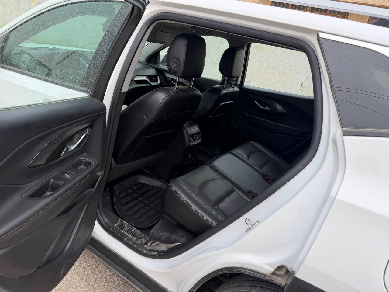 سلام عليكم 
تيرن 2020 
حادث بسيط جاملغ او شويه من البنيد نفسهن راجعات 
رقم واسط بسمي 
المواصفات نص فول
والسيارة جديد ماشيه بس ٢٣ ألف 
مكانه بالكوت
والسعر 160 او بيه مجال بسيط 
هذا رقمي لليحب يتواصل *********** دهل اوران, واسط
