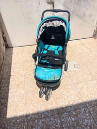 عربة طفل • جديدة • استعمال قليل