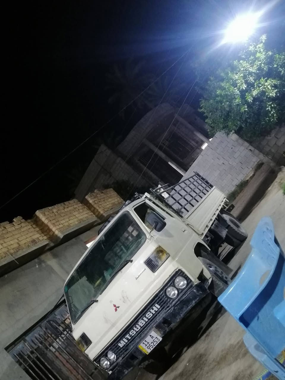 للبيع سياره مسيتوبيشي
رقم بغداد انكليزي رقم جديد بسمي 
تحويل مباشر
سياره جاهزه تخم تاير
كير ومحرك واكسل خير من الله
محرك بانزين 
سياره معمره جديد كلها شغاله من الدعاميه للدعاميه
موديل 1985
السعر 40 وبيها مجال 
العنوان صلاح الدين بلد
الهاتف ***********
الهاتف ***********
