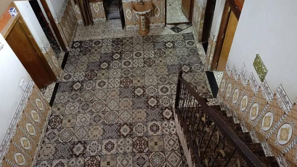 السلام عليكم من رخصت الادمن بيت مساحه 200/10/20
٦غرف نوم/٣صحيات/١مطبخ/استقبال/٢هول/نقص واجهه وشتاكير سطح البيت كامل البيت جديد أي نقص ماكو 
العنوان الدوره شارع ٦٠قرب جامع ثوبان قريب من سريع الدوره للاستفسار ***********/***********وشكرا
