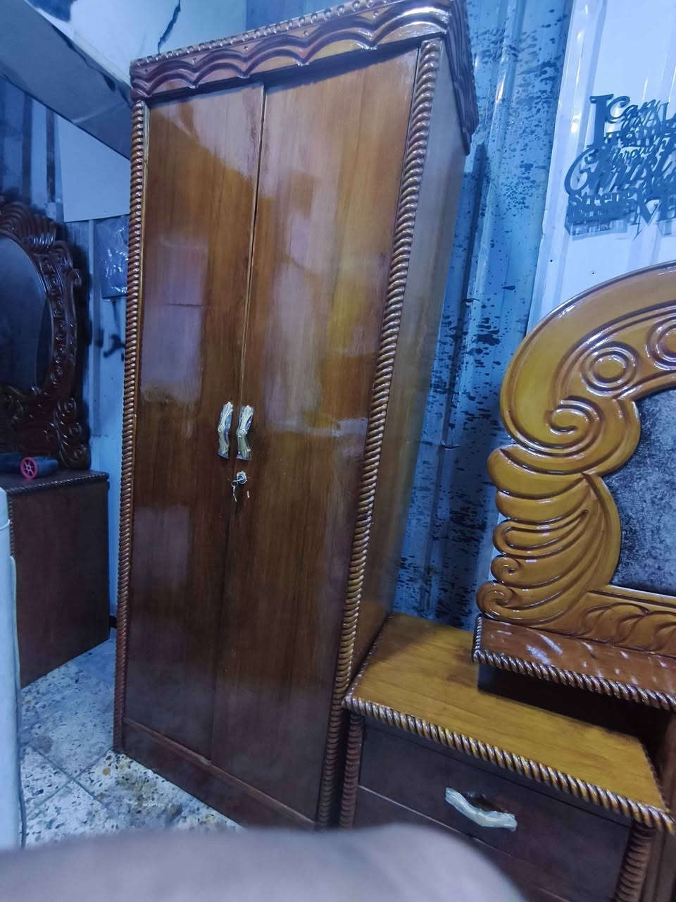 سلام عليكم 
غرفه نوم مستعمل صاج عراقي داخل وخارج 
4ملم داخل وخارج 
غرف حلوه ونظيفه نظافه 65%
مكان بغداد حي الاعلام شارع قطر الندى مجال مدرسه رفيده معرض يوسف الخفاجي 
الاستفسار على رقم *********** بغداد, العراق
