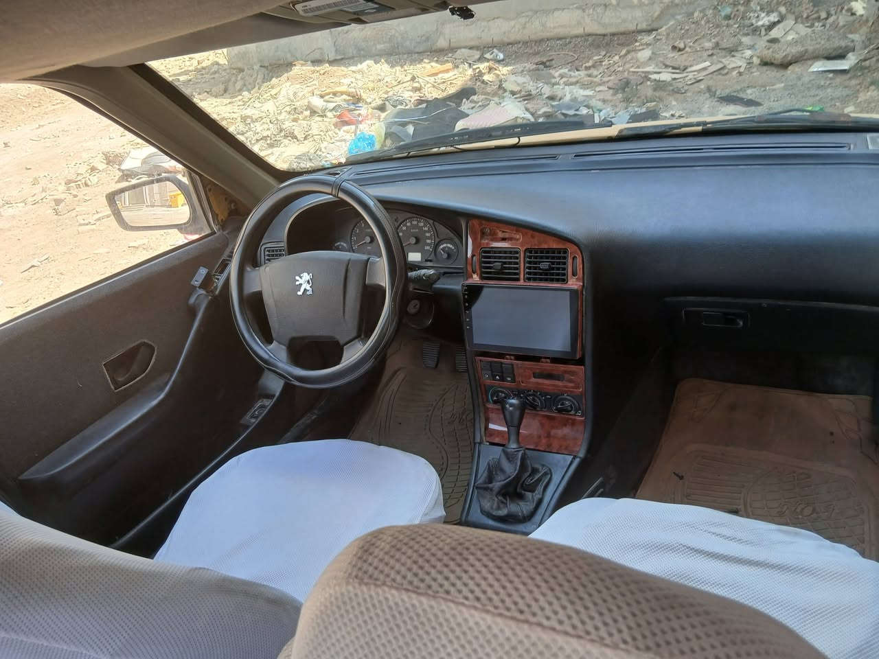 سلام عليكم بيجو ٤٠٥ موديل ٢٠١١ سياره جاهزه مبيه اي نقص مكينه كير حداديه تخم تاير السعر ١٨ وبيه مجال مراوس هم تصير ***********
