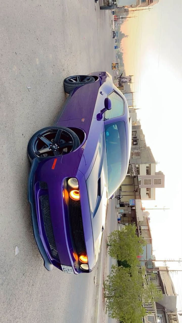 السلام عليكم
جالنجر 2016 
لون مميز بنفسجي 💜
رقم بغداد أنكليزي 
——————————————
مواصفات فول الفول اعلى شي 
١- فتحة 
٢- كراسي جلد + تدفئة مع تبريد 
٣- رادارات 
٤- شاشة كبيرة 
٥- تبريد قطعتين 
٦- تشغيل عن بعد 
باقي مواصفات الفول 
——————————————————
 حادثة بسيط بدون اي دواخل بية صبغ ٣ قطع فقط لغد شاصي مكفول رقم شاصي مرفق 
مكينه وكير بوضع الشركة تراية جديد ماشية ١٠٠ الف بدون اي نقص 
————————————————————————
مكانه :- بغداد 
السعر :- 138 بي مجال 
***********
