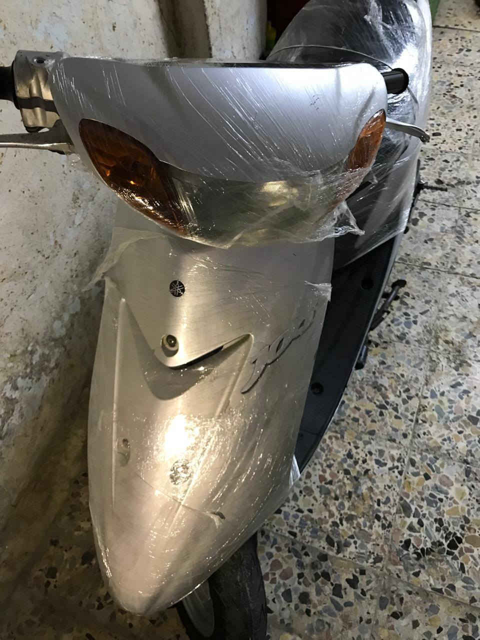 سلام عليكم دراجه عصفوريه لون رصاصي الدراجه كفاله عامه برغي واحد ما مفتوح كهربائياته كامله  الدراجه حيل نضيفه الدراجه صاله 20 يوم طالعه من الوكيل السعر 650 وبيه مجال بصيط الرقم ‎0777 079 7478
