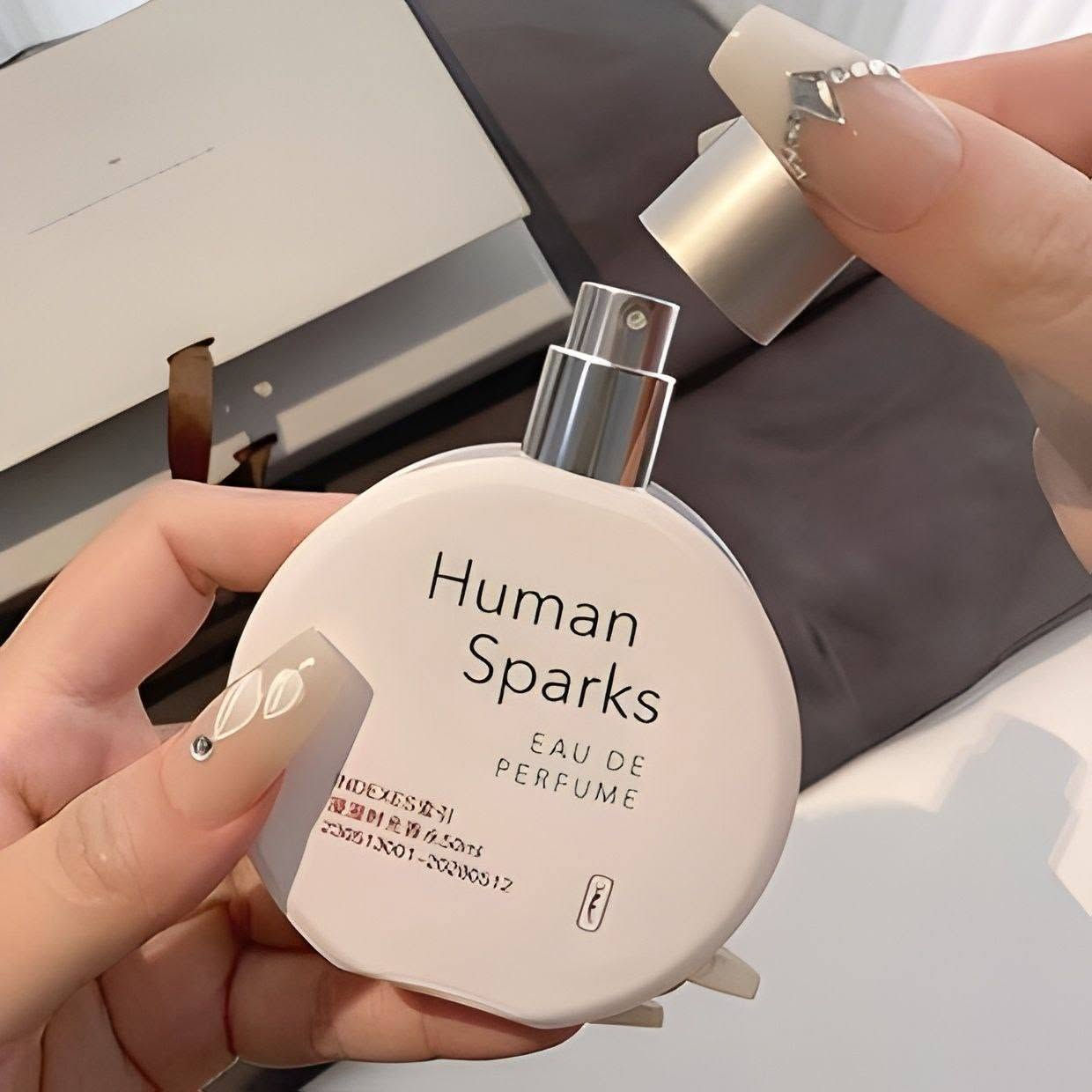 ✨ Human Sparks Eau de Parfum ✨
عطر يونيسكس يناسب النساء والرجال، بحجم 50ml.

🌿 مكونات العطر:
• المشمش.
• البرقوق.
• الفلفل الوردي.
• زهرة الأوسمانثوس.
• الجلد.
• اللبان.
• الستيراكس.

🤍 يتميز برائحة فاخرة تجمع بين النفحات الفاكهية والدافئة، بثبات وفوحان يمنحانك حضورًا مميزًا.

🎁 يأتي بعلبة أنيقة وراقية، مما يجعله خيارًا مثاليًا للإهداء أو للاستخدام اليومي.

📦 متوفر الآن.. راسلونا للحجز والطلب.

#رمزيات 
#السعودية 
#تعديل 
#الخليج 
#اكسبلور_explore
اكسبلور_طق_فولو 
مول
البشير_شو_اكس 
سوي_منشن_لضلعك_او_ضلعتج_تفاعلكم_يحلي_البيج 
تكريت 
هدفنا_اسعادكم_نتميز_بوجودكم✔ 
صفحة_بغداد 
اكسبلور_لايك_كومنت_فولو_ي_عسل  الموصل 
اكسبلور_فولو


**إذا كنت صاحب هذا الإعلان وتريد حذفه لأي سبب، رجاءا أرسل رسالة إلى الدعم الفني**