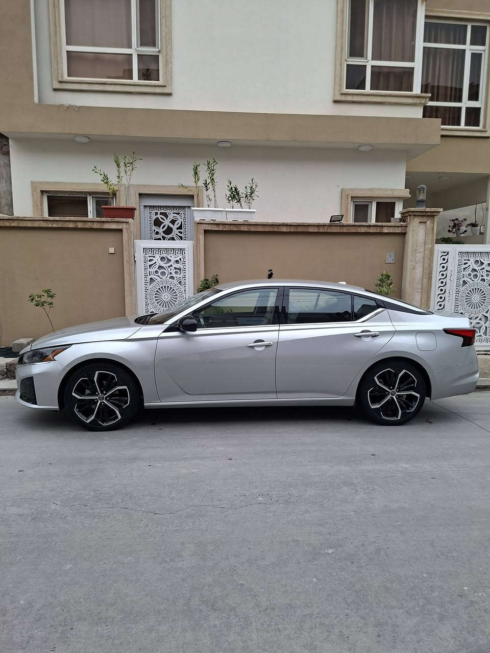 ٢٠٢٤ مرقم وكامل قطعه وحدة صبغ جاملغ السكن بدون ايرباك بدون دواخل مواصفات اس ار السعر ١٧٣ بيها مجال للأستفسار ***********
