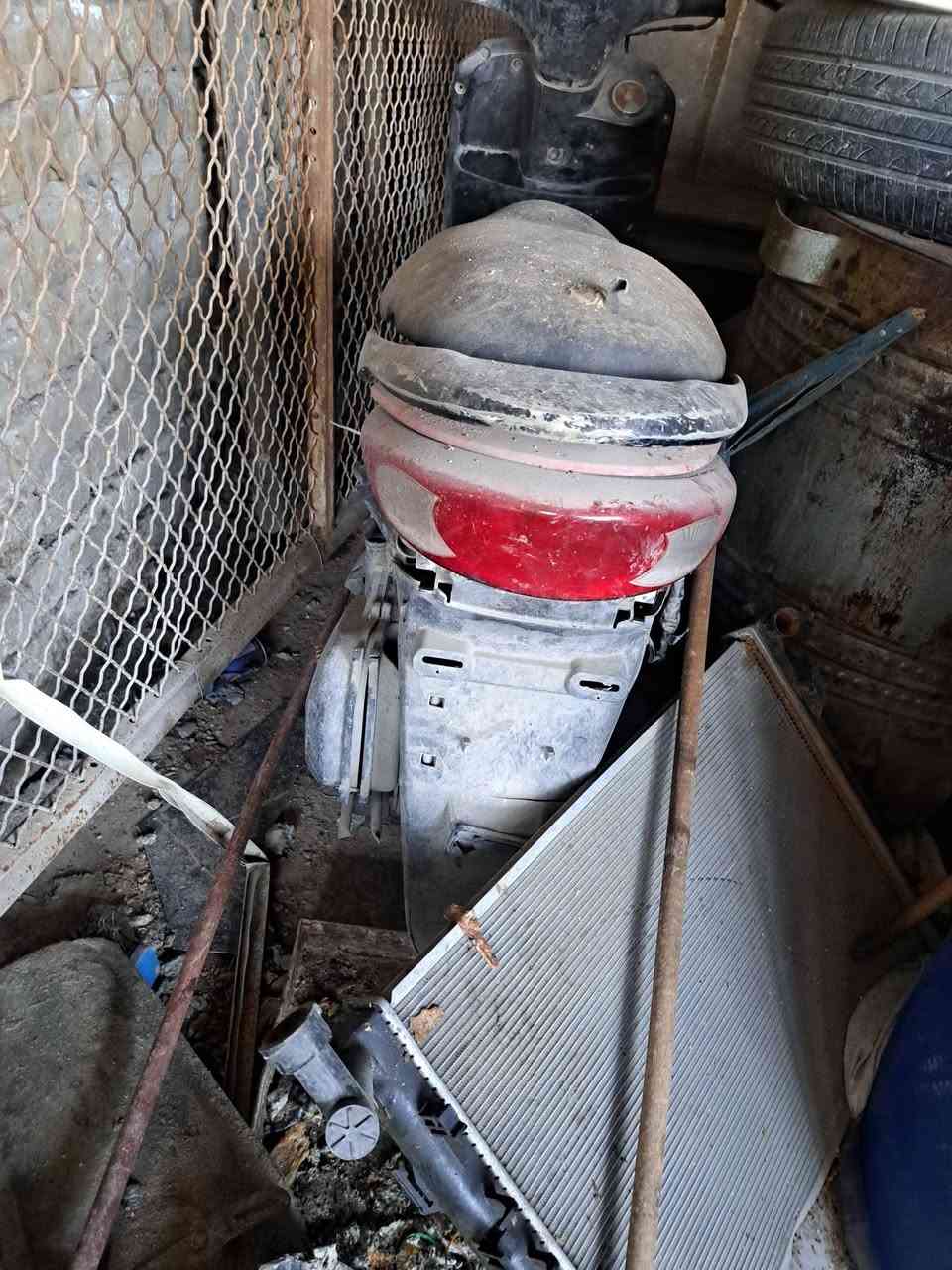 سلام عليكم عندي دراجتين طافيات متروكات ابيعهن كوم حديد سعر ٢٥٠ ثنينهن مكاني بغداد مدينه االصدر شراي يتصل ***********
