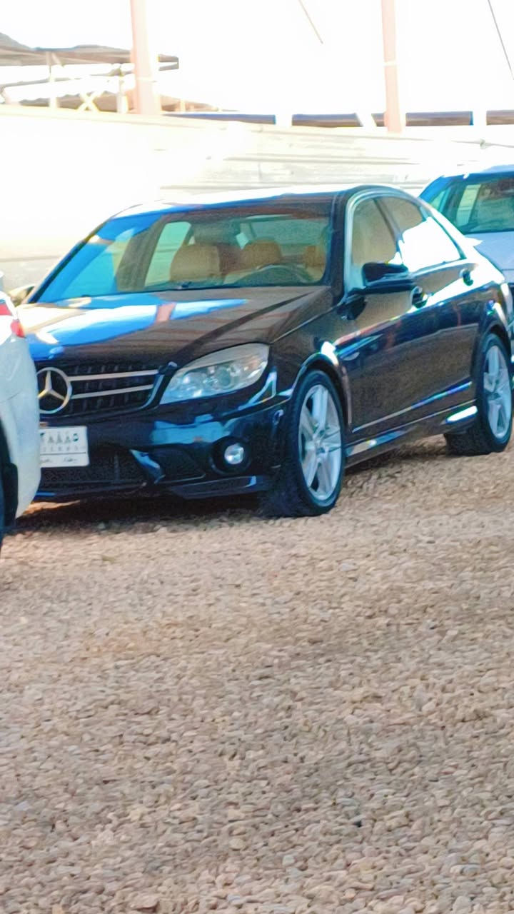 السلام عليكم للبيع مرسيدس موديل 2011كامل مواصفات جاهزه السياره من كلشي 6سلندر السعر135 تلفوني ***********
