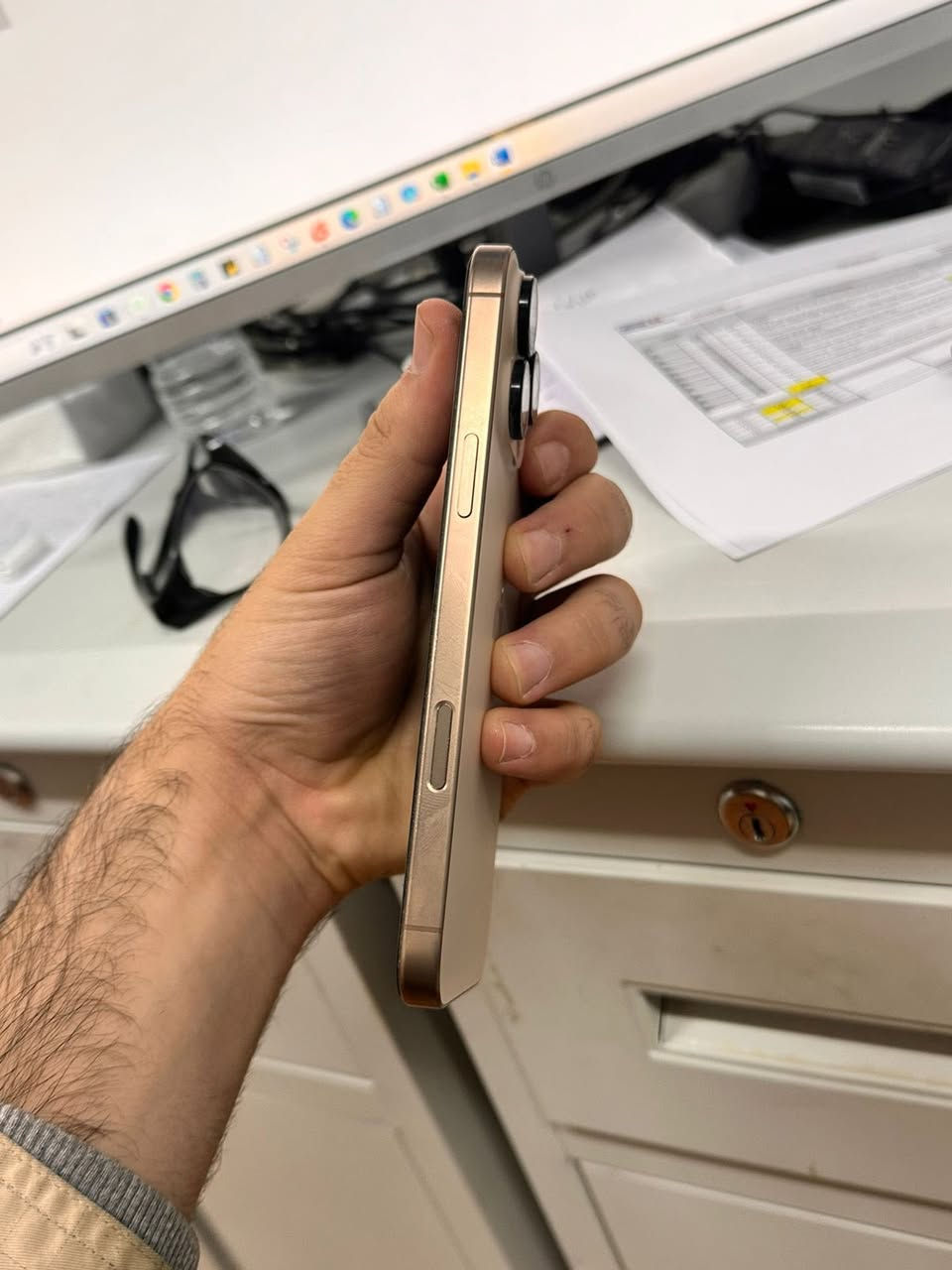 السلام عليكم ايفون 16 pro max للبيع ذاكره 256 بطاريه 93 نظيف جدا
*********** مكاني بصرة
