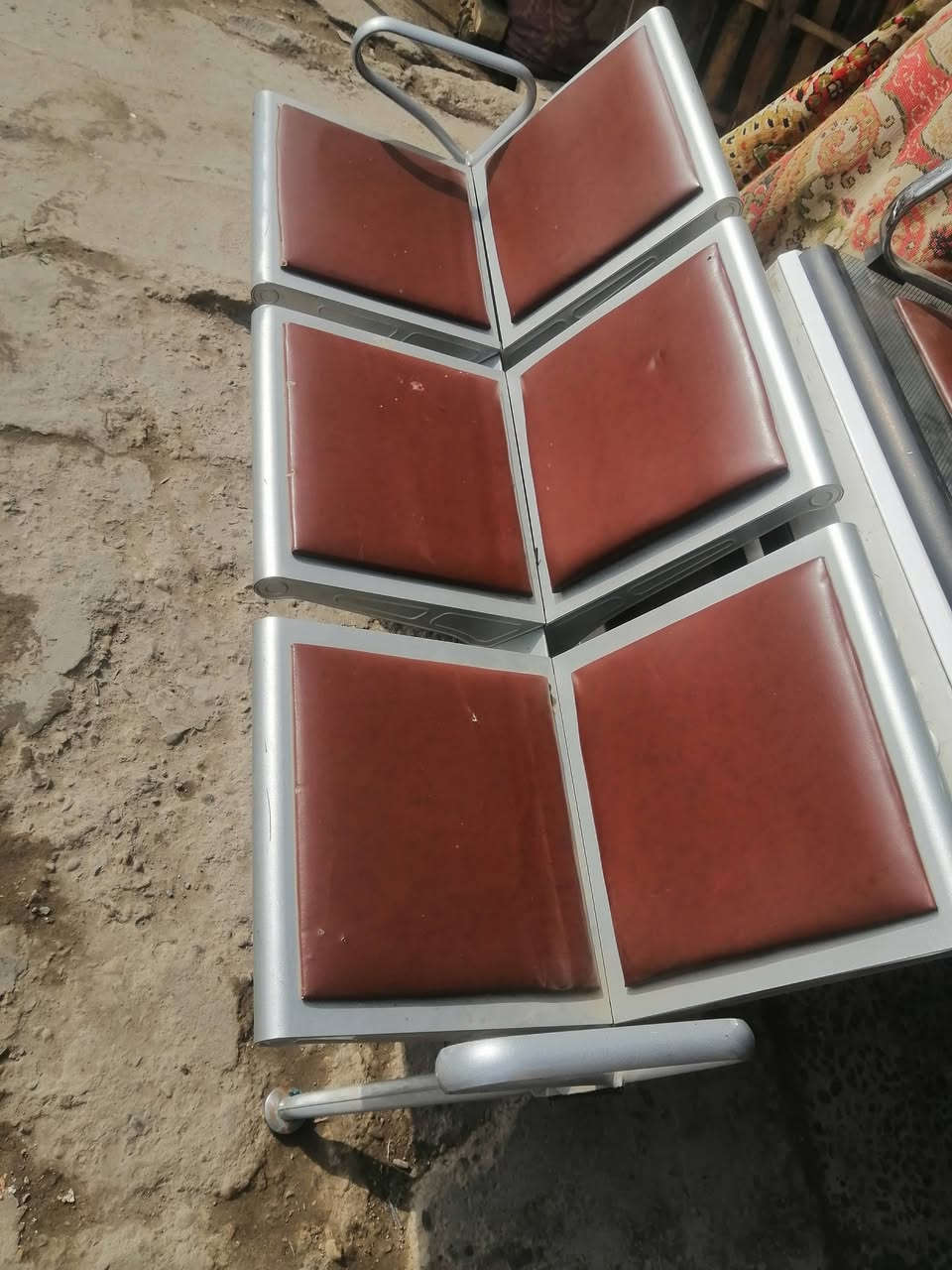 كراسي للبيع
***********
