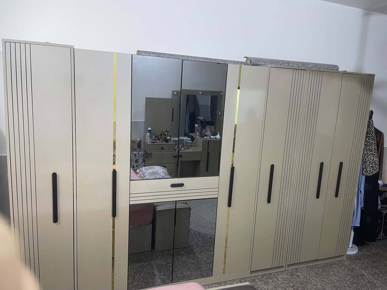 غرفه تركي صار سبوعين من مشتريها السرير مخزن الغرفه لدات اناره بعدها جديده السعر مليون و250 وببها مجال


**إذا كنت صاحب هذا الإعلان وتريد حذفه لأي سبب، رجاءا أرسل رسالة إلى الدعم الفني**