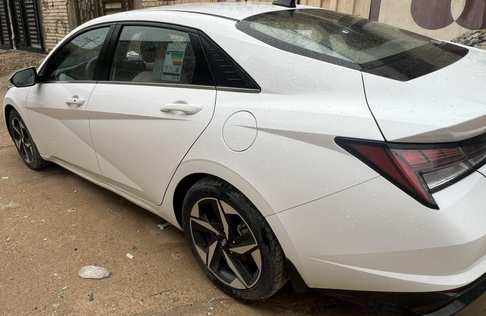 النترا 2023 خليجي لون ابيض للبيع فول مواصفات 
بيها طخة بالباب موضحة بالصور (دعمة كلب اجلكم الله) وتصليح بالدوسة شي جدا بسيط 
كل المواصفات موجودة 1/1 
ارضية مغلفة جلد وكشنات وداخل السيارة مغلف حراري
 ماشية 66/ كم السعر 173 للاستفسار اكثر *********** كربلاء
