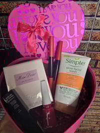 فقط ب١٠ الاف تكدر تجيب هدية عيد الحب هي تستاهل وأنت كريم  بس يمنا خلين...