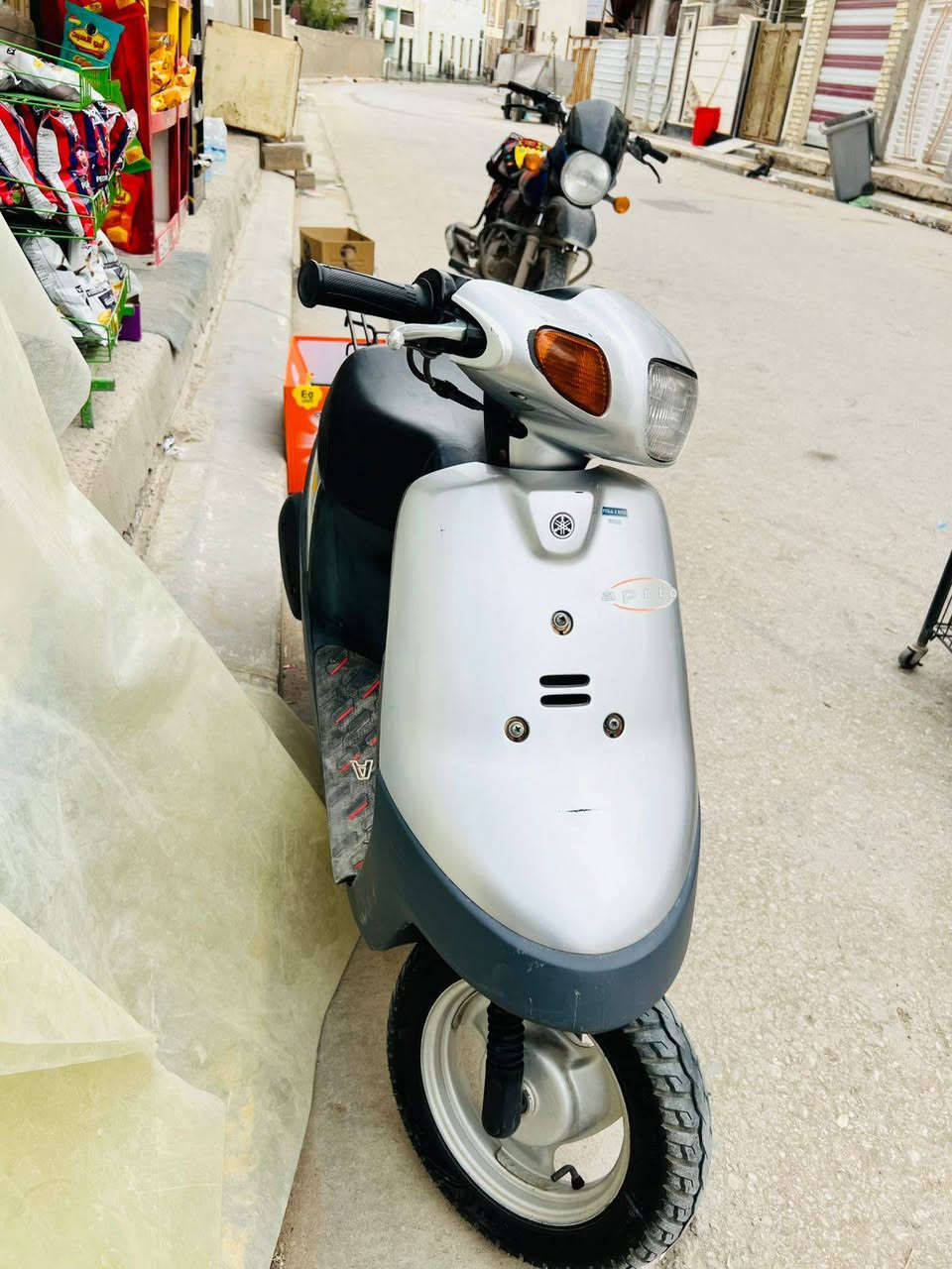 سلام عليكم دراجه بطه للبيع دراجه 2003 مامفتوحه كهربائيات كله شغاله دراجه مال حاويه السعر 650 ويبه مجال العنوان كربلاء قرب فندق البارون 
***********
