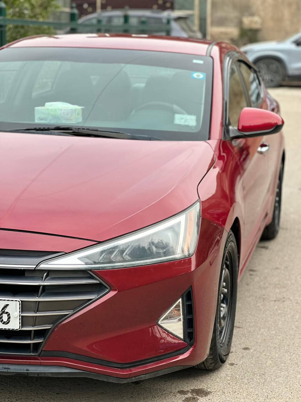 السلام عليكم
الإنترا امريكي 2019
حادثها موجود داخل الصور 
السيارة كامله من كلشي متصرف عليها كلشي 
محركها 2000دوش 
ماشية 75000 ميل 
رقمها بغداد 
المواصفات معروفه Se
سيارة نضيفة مثل ما موضحة في الصور 
السعر ١٣٥ ورقة بيها مجال قليل 
الاستفسار اتصال 
***********
العنوان بغداد الدورة
