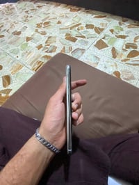آيفون XS ماكس • بطارية ٨٤% • ظهر مكسور