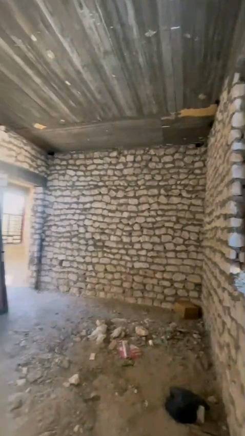 السلام عليكم بيت للبيع طابو زراعي
 زنكوره ناحية اليرموك قرب مدرسة الخوارزمي قريب من بيت الشيخ طالب العياده شغل درجه اولى
مساحة الأرض 200 متر 
مساحة البناء. 180 متر 
 الطابق الارضي بناء حجر متكون من غرفتين وصاله ومطبخ وديوانيه وحمام 
الطابق الثاني بناء بلوك غرفتين وصاله وحمام الكرسته مالت الطابقين موجوده 
السعر 60 مليون وقابل للتفاوض 
للتواصل ***********‬‏