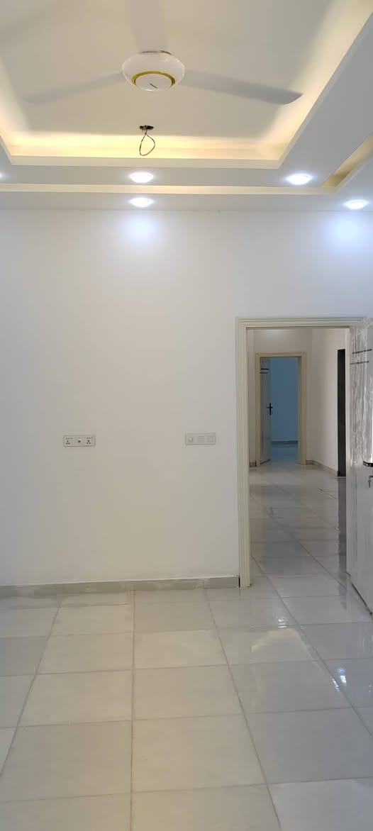 بيت للبيع محافظة المثنى مجمع البيادر
مجاور حي النفط 
((بناء شخصي )) 
درجة أولى فول الفول
 البناء سنه 2026
مساحه 200 م
ملاحظة((((  بيع نقد او على المبادره من لديه حجز مسبق )))) 
ملاحظة ((  غير مطلوب و غير مسكون ))

يحتوي الطابق الأرضي غرف عدد اثنين نضام سويت وصاله كبيره ومطبخ حار وبارد وستقبال
والطابق الثاني غرفه واحده

للاستفسار الاتصال على الرقم *********** او مراجعة مكتب المدائن للعقار
عنوان المكتب محافظة المثنى حي العسكري قرب جامع الإمام علي ع
