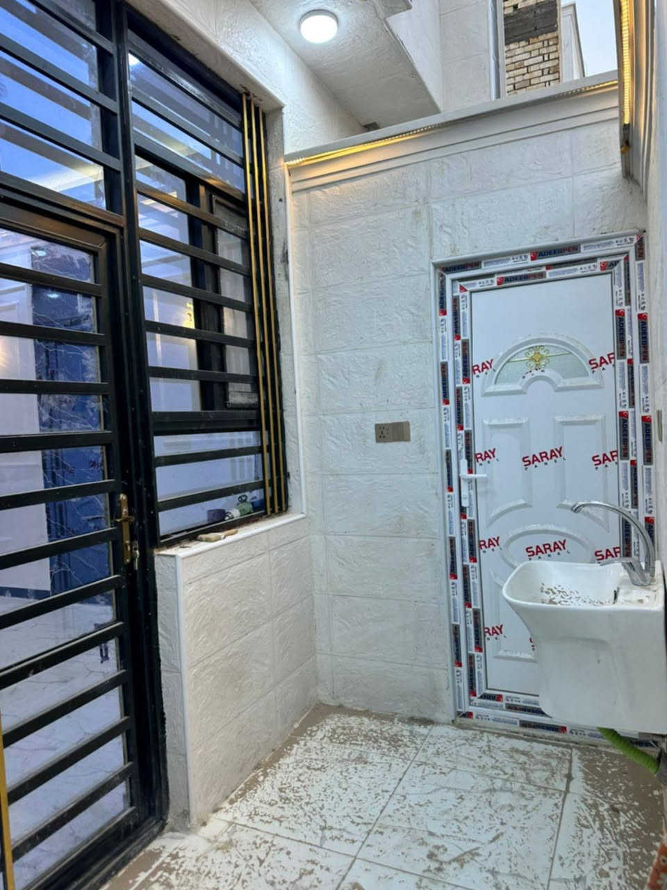 🫲السلام عليكم 
بلاش بلاش 
🏠بيت🏠 للبيع في النجف لاشرف حي النداء 

📐المساحه 100 م 

🔸منطقت 56 البيت قريب ع 60 العرضي لاول قريب ع 🔹موقف الكيات مكانه كلش حلو 

🧱اساس صب سكف صب طابوق نهروان  بناء درجة اولى 

يحتوي ع 

🔸استقبال صاله مطبخ غرفه نوم حمام توليت مكشوفه 
الطابق الثاني غرفتين وصاله وحمام وصطح 

⁉️لاستفسار اتصل او مرسله ع الخاص واتساب 

***********
***********
ابو زينب للعقار
