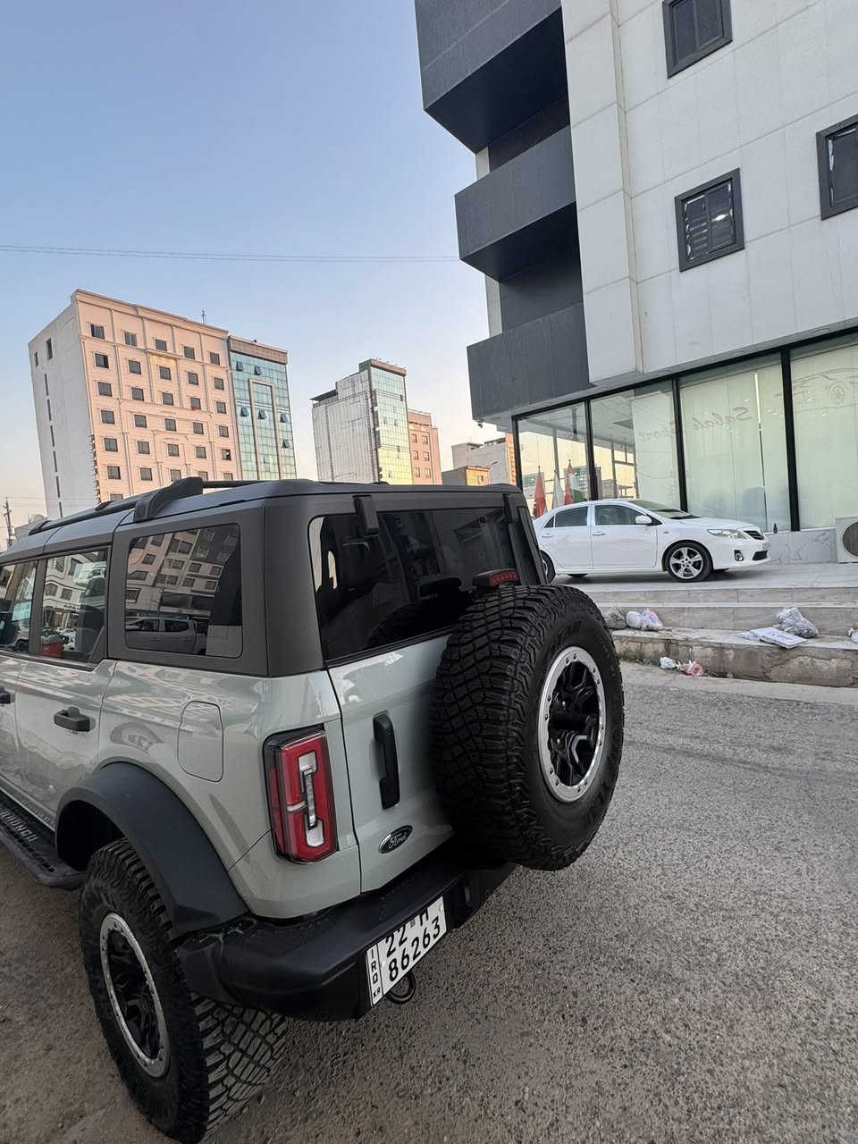 فورد برونكو 2023
6سلندو

5 دكم 

لون إسمنتي مميز

سقف فايبر كلاس 

السيارة كله بلادي

نيظيفة ماشيه 31

ضربة خلفية 

ثاني يوم تحويل 

مكان السياره بغداد زيونة

***********
