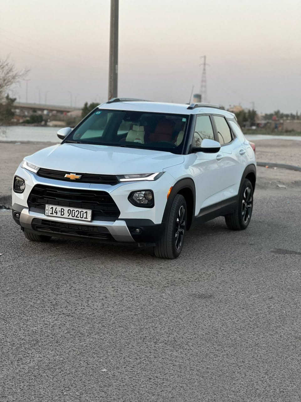 السلام عليكم
تيل بلايزر 1300 تيربو 
موديل 23 كلين تايتل. مكفولة كفالة عامة .
حره بصرة تحويل ثاني يوم 
تقرير غرق بدون حادث شغالة داخل أمريكا. 
السيارة حلوة وبحالة ممتازه ما ناقصها اي شي 
ماشية 50 الف كيلو متر وليس ميل 
مكان السيارة بصرة 
جميع المواصفات الحديثة بيه وكلها  تعمل .
الهاتف / ***********
بيع وليس مراوس 
البصره المعقل
