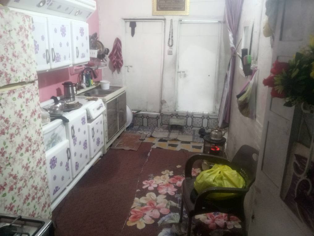 سلام عليكم بيت حواسم مجمع النور السكني مقابيل  جسر  الشعله محسوب على حي الاساتذه 100 طرمه جبيره وحلوه كلشي واستقبال طول 4 متار ولعرض 3 ونص تقريباً وغرفه وره الاستقبال وحده وصحيات عدد 2 ومطبخ جهة المطبخ ولصحيات سندويش ولفوك لاستقبال ولغرفه عكاده ولا يغرك بل شته بيت مرتب وحلو الله شاهد ماي ومجاري وكهرباء كامل مكمل وبي ورقة مال تمليك تجي وأشوف بعينك رايدي ب 20 وبي مجال للشراي وهذا رقمي ***********
