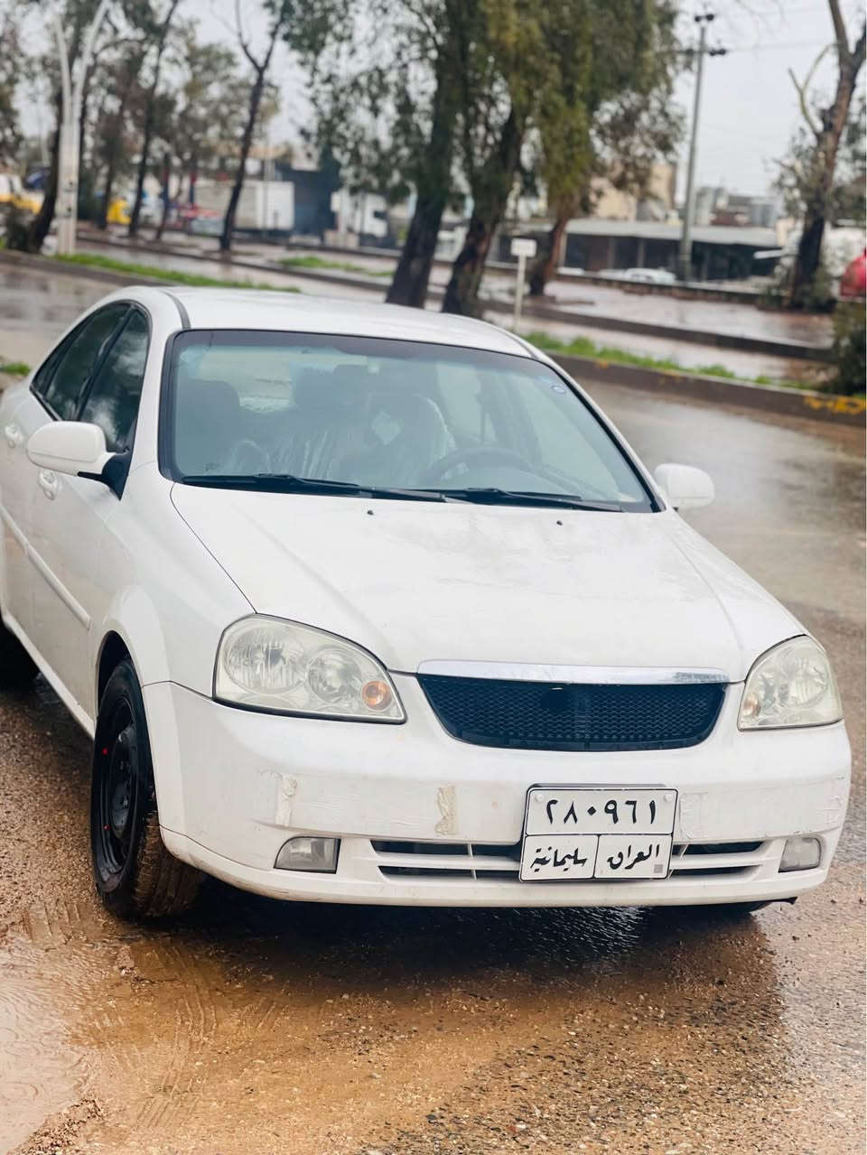 سەرەتا بەناوی خوای گەورە 
ئۆپترا ٢٠١٠ 
سەیارەکی تابلی جوانە  
هەموو شتی بیلادیە  
سەیارەکە 4 پارچەی بەس پەمە بی دەعم 
گیر  کارەبایی بە شەرتە 
تۆماتیکە 
سەیارەکە سەرفیک دەکا مەکینەکەی 
سەناوی چوار سالە بەسەر  چووە 
تەبریت بە شەرتە 
دەعمە  لیدراوی  نیە  
سەیارەکە توندو  تۆلە 
پیشوو پشتی کەپسە 
ساحیبی ئیشی بە پارەیە هەرزان دەیفرۆشی
چرکەک لە هەموو قەلبی نیە 
چوار تایەی لۆکی لە ژیرە 
ئی مەعرەز نیە مالی خۆیەتی 
*********** كويسينجاك, أربيل
