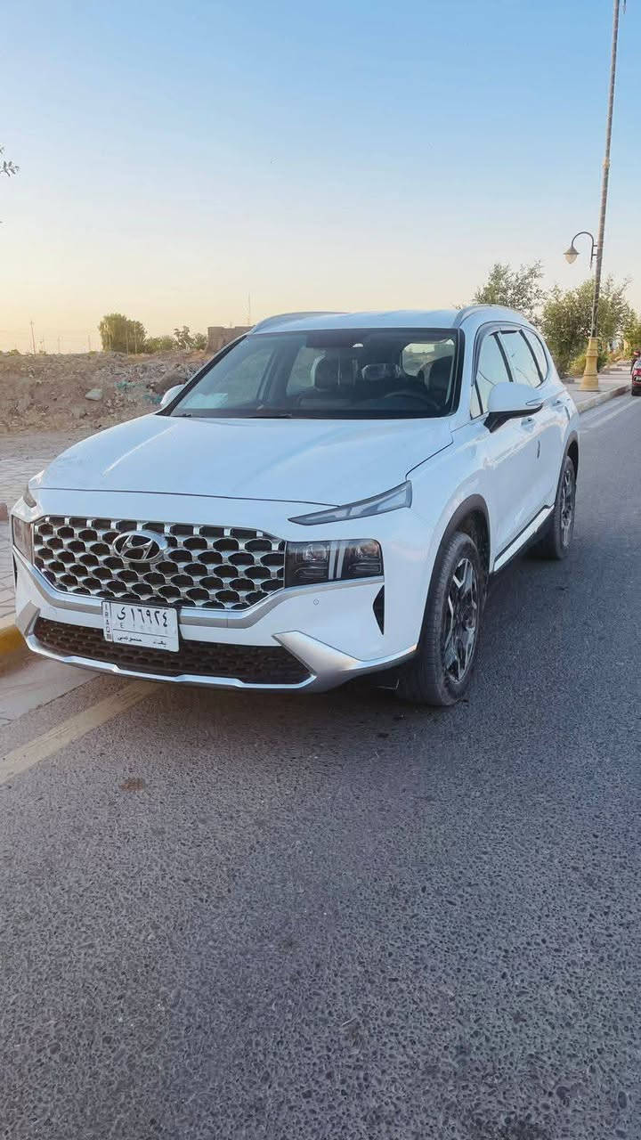 سنتافي 2024 ( خـليـجـي ) مكفوله كفاله عامة من كلشي 
ماشية  22 الف كيلو متر حقيقي
 فول مواصفات عدا البنرام
 مواصفاتها  :
 خليجي 
 الموديل 2024
 سعة المحرك 6V  3.5L
 مرتبط بناقل حركة أوتو 8 نمر
 كير بيانو
 عدد AIR BAG 2
 حساسات أمامية 
 حساسات خلفية
 لايت زينون + LED
 كشافات 
 ويل كب 20 
 قبضات أبواب من الألمنيوم
 مفتاح التشغيل بصمة
 تشغيل عن بعد 
 فتح الصندوق كهرباء
 شاشة Apple Car play
 كاميرا دوارة
 حركة المقاعد الأمامية كهرباء
 تتسع المقصورة ل 7 ركاب
 مثبت السرعة Cruise
 المودات والأوامر الصوتية
 أوضاع القيادة  Drive Mode
 فحص أنظمة السيارة 
 حساسات ضغط اطارات 
 شفتات مقود
 تبريد شاشة
 3 قطع تبريد
 هاند بريك بصمة 
 ا ABS 
ا Auto Hold    أوتو هولد
 نظام مانع الانزلاق
 نظام نزول منحدرات
 إشارة بالمري
 رادارات جانبية
 شحن وايرلس
رقم صاحب السيارة ومكانها بسامره
***********.

السعررر 305 ورقه بيها مجال شي  بسيط
-----
