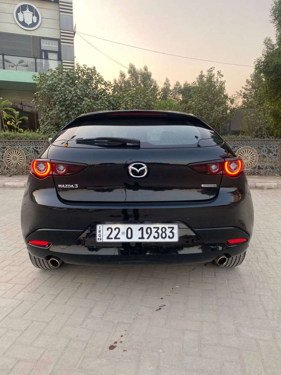 السلام عليكم ( للبيع فقط ) 
مازدا 3 موديل ⚫️2025⚫️   
ماشيه 4 الف فقط بعدها مماشيه بالعراق
فوول الفول شنو ابالك بيها مواصفات
مكينه 2500 تنفس طبيعي سكاي اكتف طياره
حادثها فقط مقدمة البنيد مصبوغ
الباقي كفاله عامه بدون شخط بدون رصعه بدون دواخل
السياره جازه رقم اربيل
 اسود ملكي لامع
▪️فتحة سقف سلايد  
▪️بصمة تشغيل + بصمة ابواب
▪️كشنات جلد بالكامل + تحكم كهرباء
▪️شاشه ايباد كبيره وماوس للتحكم
▪️سستم سماعات bose
▪️اشاير بالمري + نقاط عنياء
▪️تحديد مسار + قياده اليه
▪️رادار 360درجه 
▪️شحن لاسلكي+ هاند بريك بصمه
▪️كشنات تدفئه + هيتر بالستيرن
▪️عداد ديجتال الكتروني+ اضويه كلها ليد
▪️كشنات خزن ميموري +اوتو هولد
▪️تبريد شاشه منفصل
▪️لايتات زينون متحركه ويه الستيرن
▪️ليدات خلفيه + ليدات اماميه نهاريه
▪️ويل كب  بلادي حجم 18 
▪️تحكم كامل بالستيرن 
▪️جميع الايرباكات سليمه ماعدا ستيرن  
اخوان الضرر موضح بالصور فقط البنيد وشرط السونار 
كير ومحرك وتبريد وكهربائيات بشرط، صور الحادث بالمنشور
مكان سيارة اربيل
للاستفسار 
اخوكم شلال كوردى
واتساب***********
السعر 145وه ره قه ومجال أربيل, العراق
