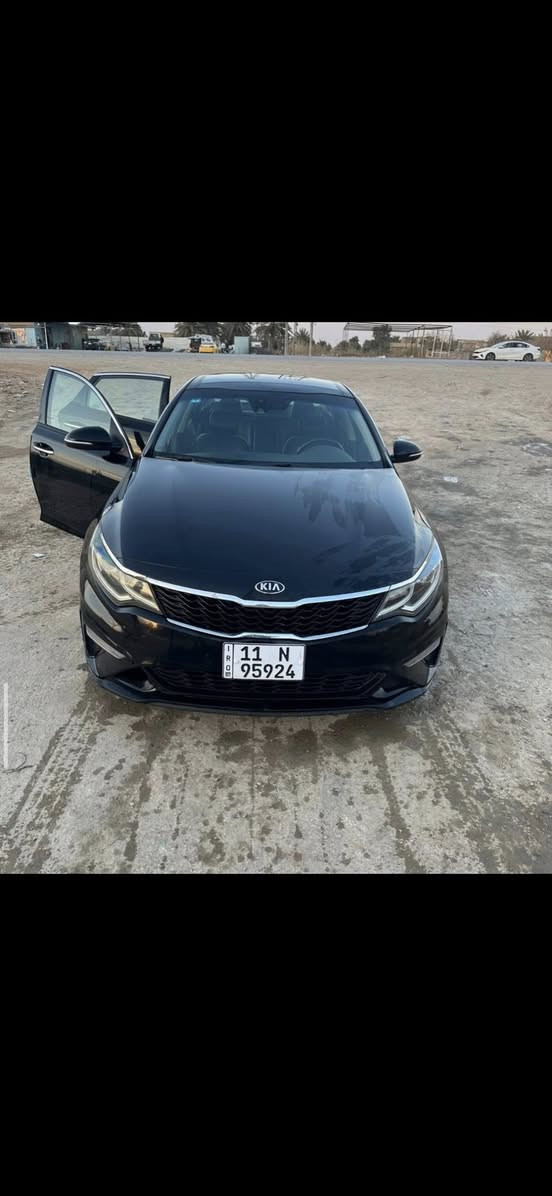 السلام عليكم ورحمة الله وبركاته 
كيا اوبتما اكس ال موديل 2020 رقم بغداد انكليزي بأسمي
الحادث خلفي وجميع ملاحظات السيارة  بيهة سونارين السيارة 
بانوراما 
بصمة تشغيل 
بصمة ابواب أمامية
بصمة جنطة
داخل السيارة جلد
كرسي كهرباء
تدفئه كشنات أمامية وستيرن
شاشة جبيرة car play و android auto
وضعيات قيادة
فول تحكم ستيرن جهتين أوامر صوتيه وتثبيت سرعة وتثبيت مسار
مخارج شحن 
رادارات أمامية وجانبية بالمري 
واشاير بالمري
قيادة ذاتية
تنبيه توقف ذاتي امامي خلفي تنبيه الاصطدام
كاميرا خلفية 
مكينة 2400 cc  مبرمجة تستقبل البانزين العادي بدون ادوانز
 
إدامة كاملة لعبوة البانزين فلتر وفيت بمب كامل 
تخم دسكات
باتري جديد اميرون الاصلي الاخضر 
ادامة للمحرك كاملة تبديل بلكات شركة اصلية تفصيخ ومجاول وبخاخات وتنظيف الدكشن البارد والغرف و الخ 
كلشي بيهة شغال وع حسب الاصول ماشية 83 الف ميل
حادثهة جاملغ خلفي ايسر وقبق جنطة فقط قطعتين 
مكاني بغداد الكاظمية
السعر 150 
***********
*********** واتساب
