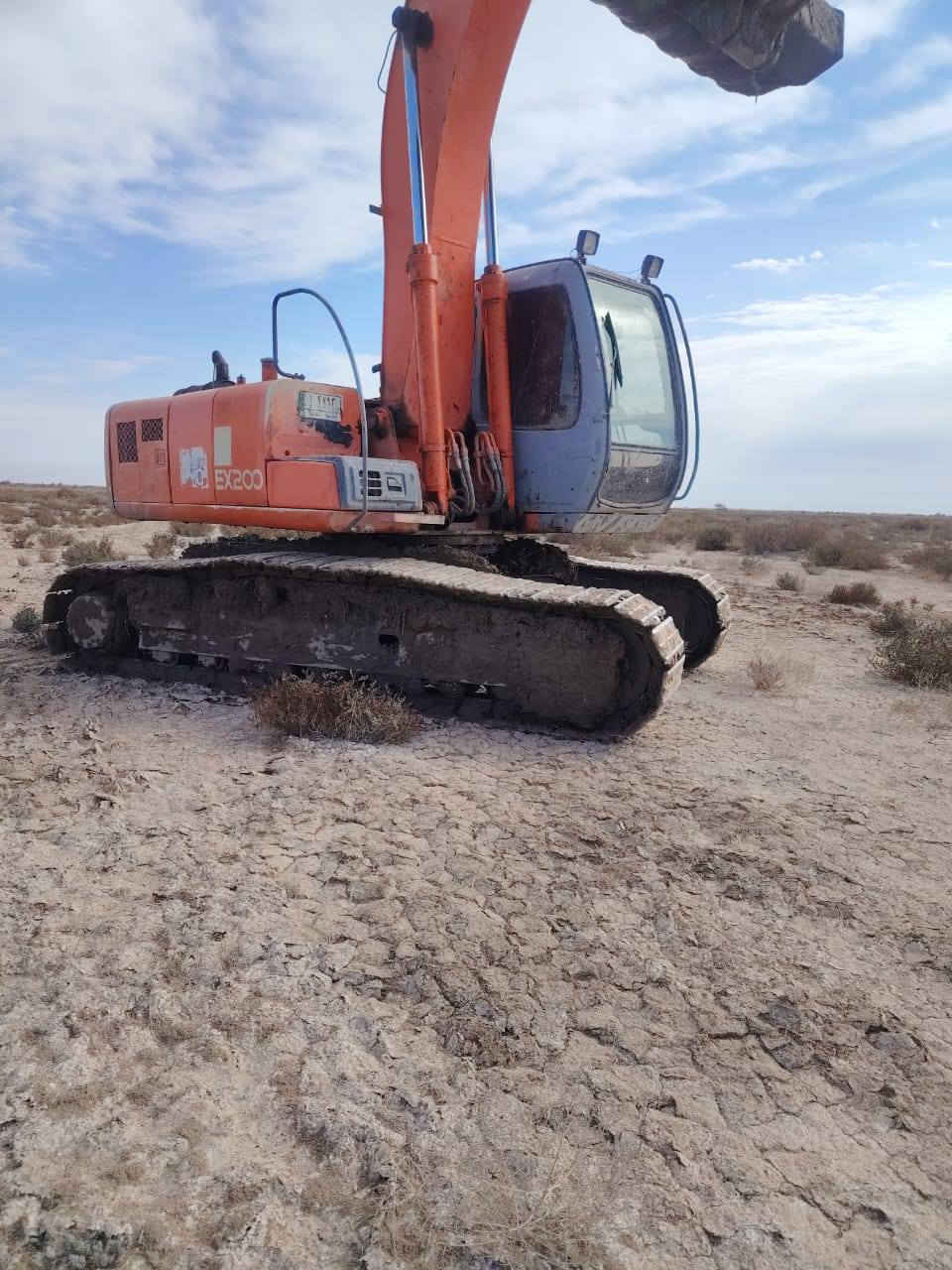 حفاره فايف للبيع موديل 2000 الرقم (قادسية)
جاهزه للعمل 
مابيها اي نقص 
رقم صاحب الحفاره للاستفسار الاتصال على الرقم   ***********
