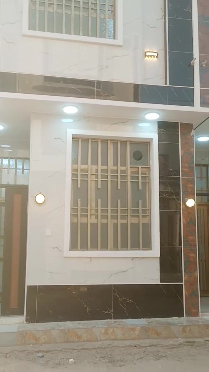 (مناسب سعره )السلام عليكم بيتين للبيع المساحه الواحد   50 متر طابقين 3 غرف نوم طابو زراعي ملك صرف  سند 25 اقرار محكمه من صاحب الارض مباشر بأسمك يتحول مكانهن في حي العباس الفرع الثالث بسايد الرجعه لبغداد من تيل 12 اله مدخل واله مدخل ثاني من تيل 25 كلش قريب علحولي مال حي العباس بناء راقي جدا طابوق تسليح .. يبعد كيلوين ونص عن الامام متوفر كافة الخدمات السعر الواحد 77  وبي مجال ***********
