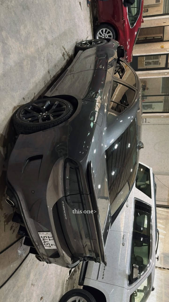 السلام عليكم جارجر موديل ٢٠٢٣ sxt محدثه جيتي حادثه جاملغ صبغ وبنيد تبديل مرقمه بغداد مكانه الدوره المعلمين  الهاتف ***********السعر ٢٤٠ وبيه مجال
