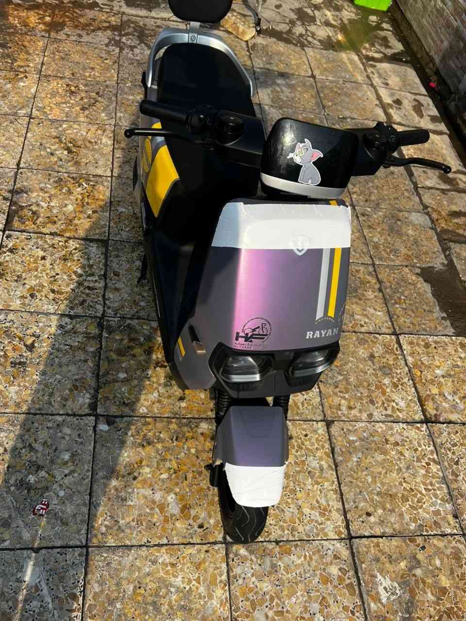 سلام عليكم دراجه شحن جديده كلش 6بطاريات ضد لمي سعر 600رقم ***********
