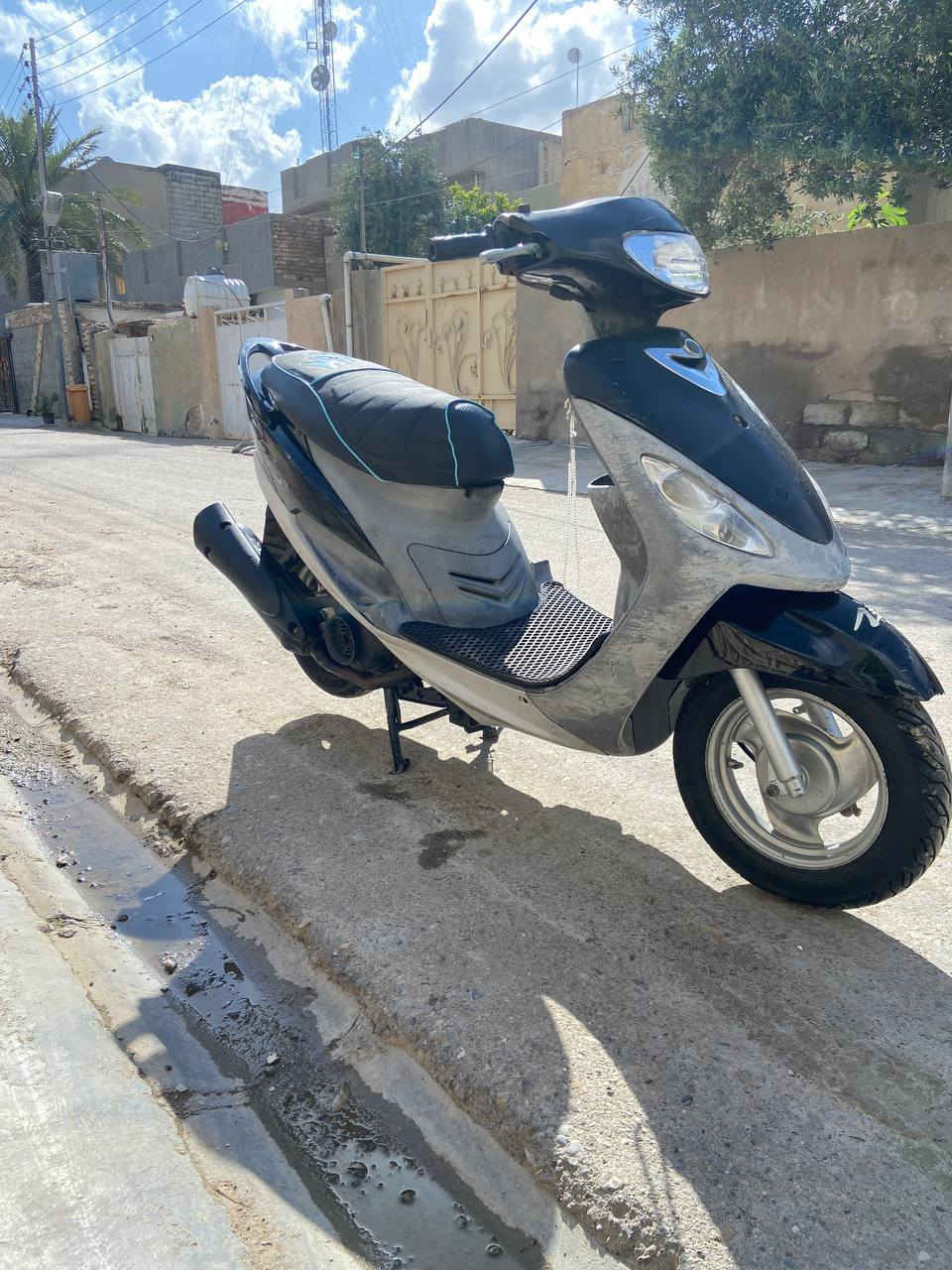 السلام عليكم للبيع ماكس منغولي دراجه جديده كلهه شغاله من الطول لطول سلف هندر لايت عالي ناصي سكن اشاير بكلايت مابيه لو برغي نقص نگره بكل وقت مكينه مامفتوحه ونضافه كدامك ب صور وسعر ٤٢٥ وبيهه مجال مكاني ديالى الخالص هبهب رقمي***********
