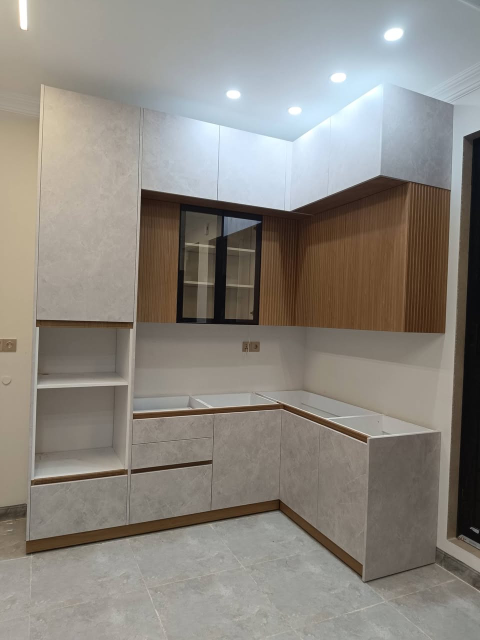 كونتر لأحد زبائننا  الكرام في منطقة طريق بغداد
      عنوان المعمل :  كركوك _ سرجنار
              رقم           :   ***********
                                  ***********
