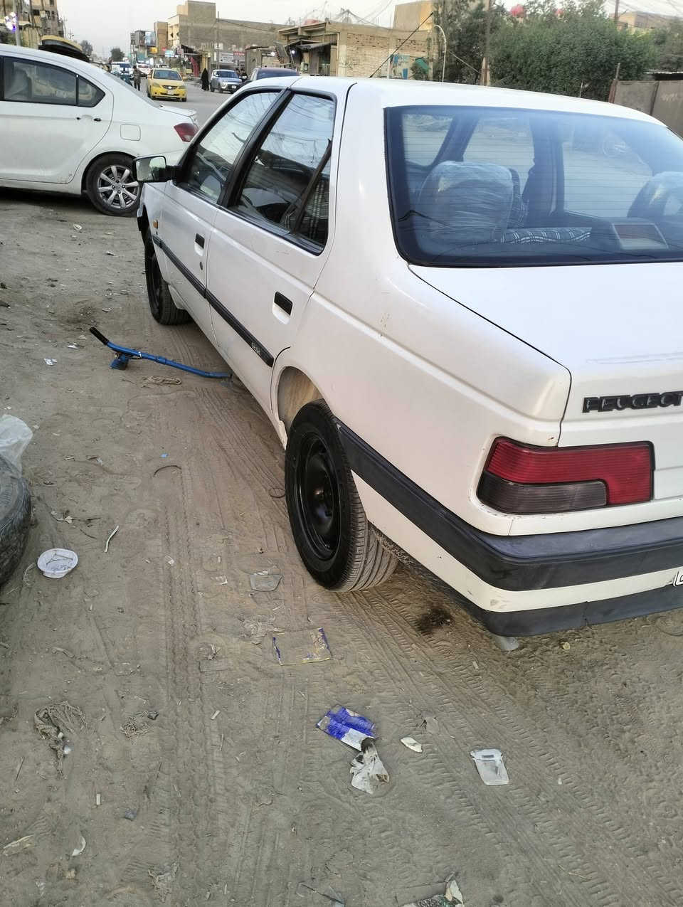 بيجو موديل 2012 رقم بابل انكليزي سنويه ل30 مكفوله عدا الجاملغ الخلفي مصبوغ تخم تاير  جديد تبريد ثلج تدفئه مكينه قبل شهرين شديتها كير جديد سياره جاهزه العنوان الحله ابي غرق السعر 40وبيها مجال قليل رقم الهاتف ***********
