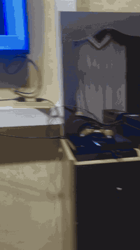 سلام عليكم بلي 4 للبيع مهكر نضام 9   احسن نضام مع يو اس بي جديد مستعمل شهر سعره300 وبي مجال رقمي ***********
