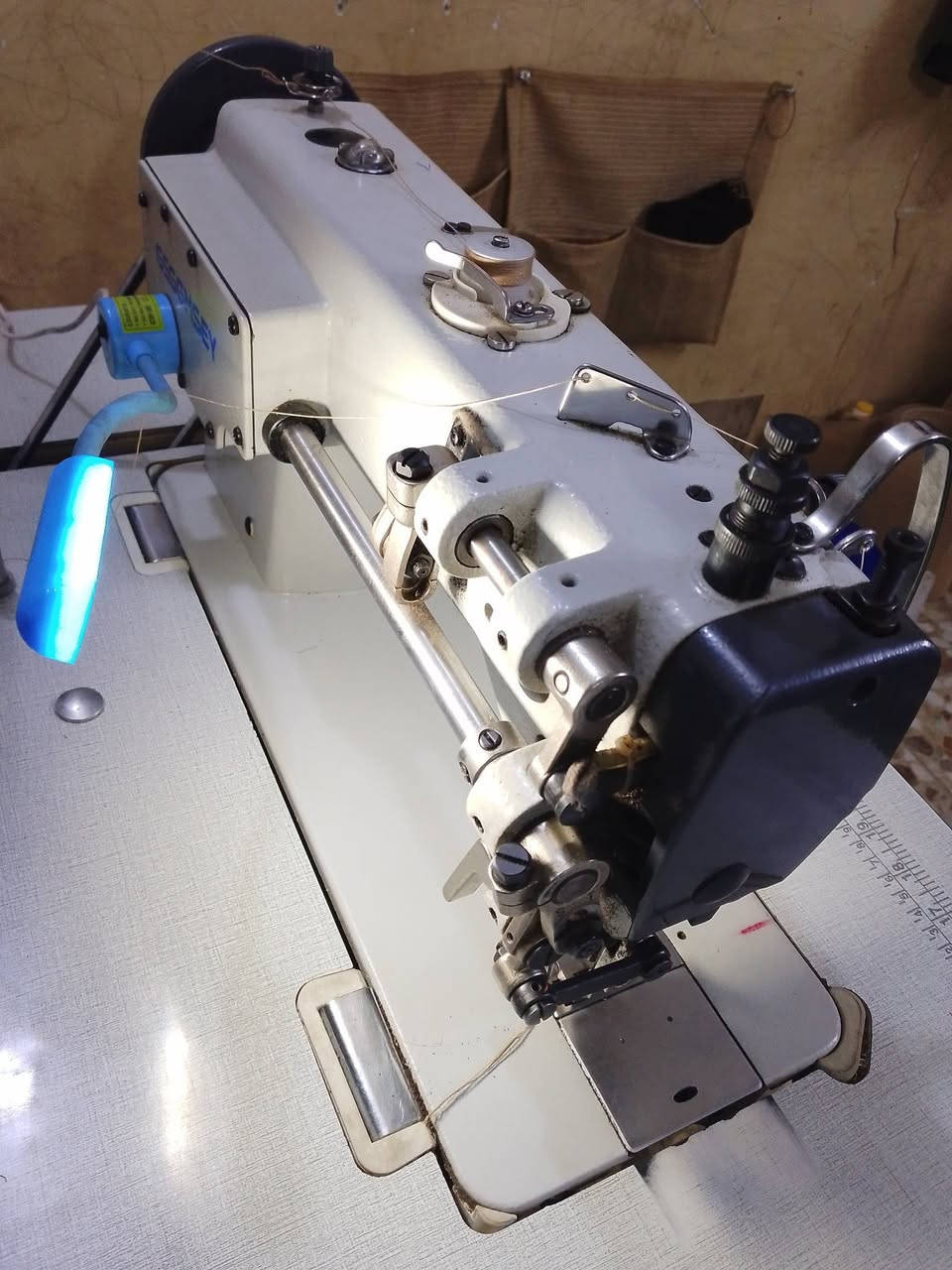 ماكنه خياطه للبيع خشنه دبل بايه تستعمل للجلود والدشمه والجوادر  اخت الجديدة ماطور اقتصادي سعرة 370وبيه مجال بغداد الدورة 
***********
