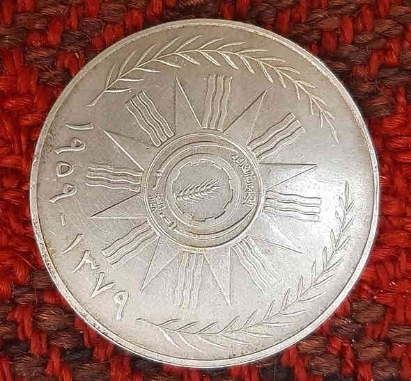 للبيع تذكاريت عبد الكريم قاسم العنوان المحل بغداد المدينه شارع الفلاح حي الكراد قطاع ١٣مقابيل الطاقه الكهرباء هاتفي ***********
