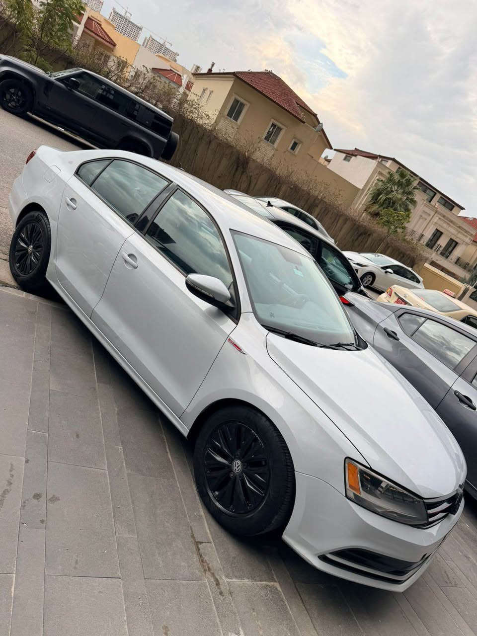 جیتا ٢٠١٧ خەلیجی کلین
مەکینە ٢٠ بێ تۆربۆ 
١٥٥ هەزار رۆیشتیە 
سەیارەکە کلینە بێ سبوغە
شوخت و قۆپ دیارە لە رەسم 
سعر ١٢٣ وەرەقە و تۆزێک مەجالی برایانە
*********** أربيل, العراق
