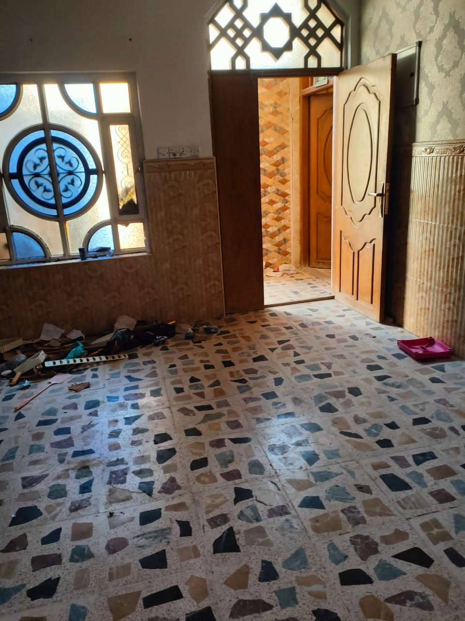 سلام عليكم بيت اللايجار بل جمهوريه قاط اول ترج معزول متكون من غرفتين بيت نضيف سعر اللايجار 500قفل بشارع مكاتب
***********
