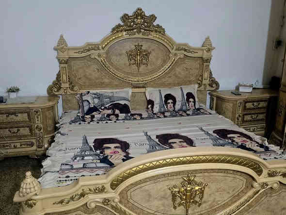 سلام عليكم غرفه 5 قطع للبيع نظيفه كلش خشبها مصري الشراي يتصل ***********
