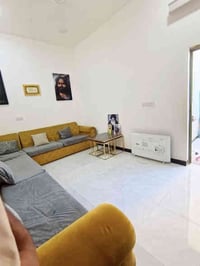 بيت للبيع مربع 10*10 يحتوي على ثلاث غرف وصاله ومطبخ وحمام داخليه و خار...